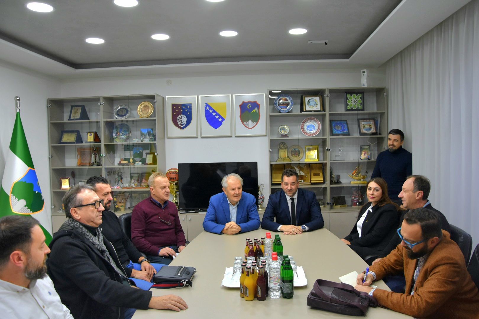 Potpredsjednik Lendo je čestitao načelniku Čomoru i vijećnicima na izboru, iskazavši uvjerenje da će opravdati veliko povjerenje građana
