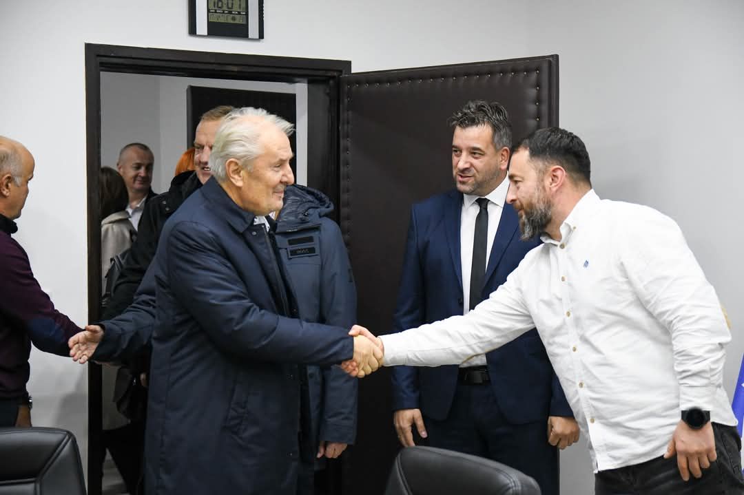 Potpredsjednik Lendo je čestitao načelniku Čomoru i vijećnicima na izboru, iskazavši uvjerenje da će opravdati veliko povjerenje građana