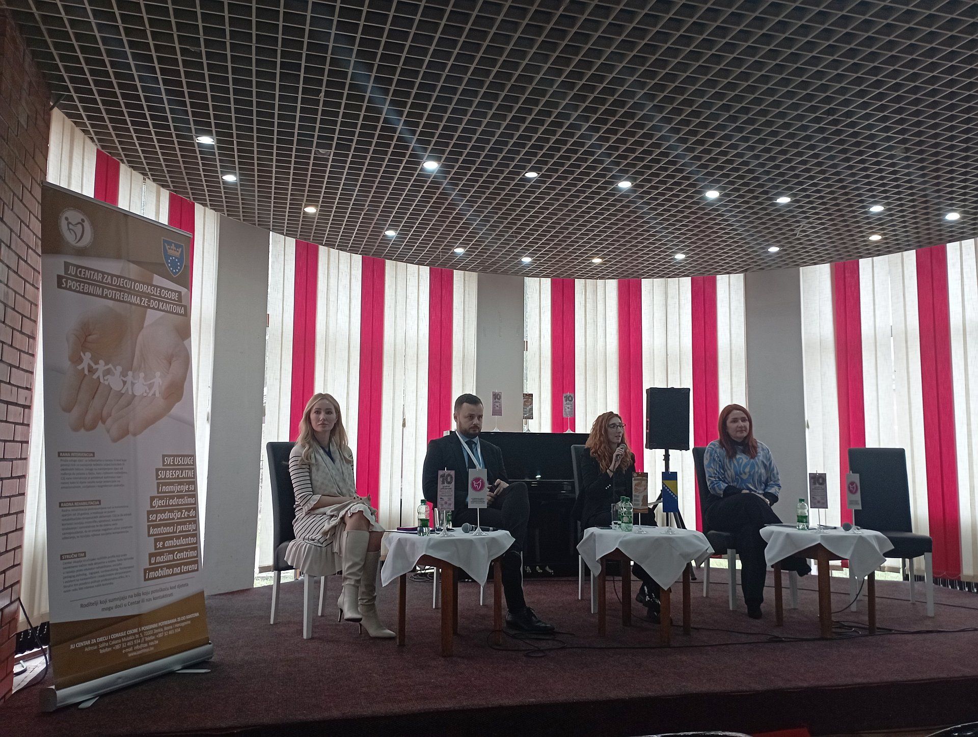 Skup je okupio struku i to ljekare, terapeute, predstavnike socijalnog sektora te roditelje i staratelje, a sve sa ciljem unapređenja rane intervencije