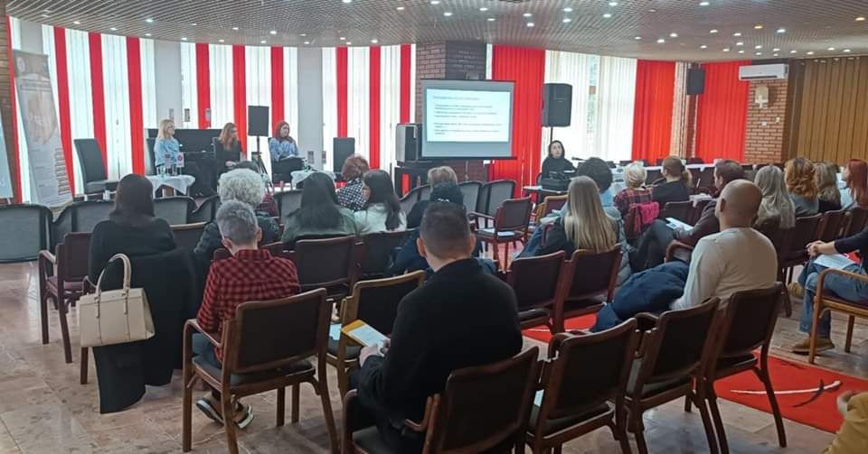 Ministrica Salčinović na okruglom stolu o sistemu podrške djeci s poteškoćama i roditeljima