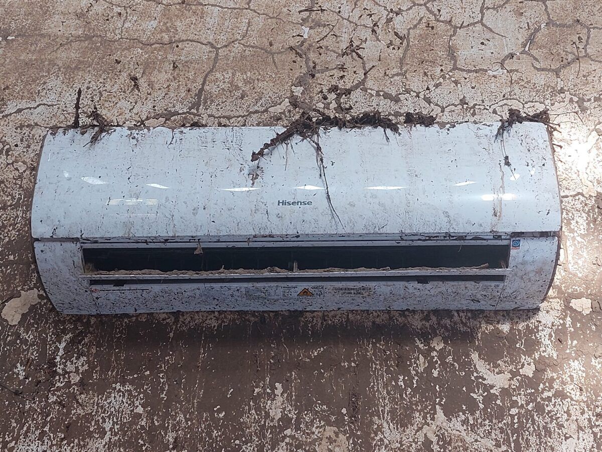 Usljed snažne vodene bujice brojne kuće su uništene a sa njima i džamija koju su proteklih sedmica čistili vrijedni ljudi predvođeni organizacijama.