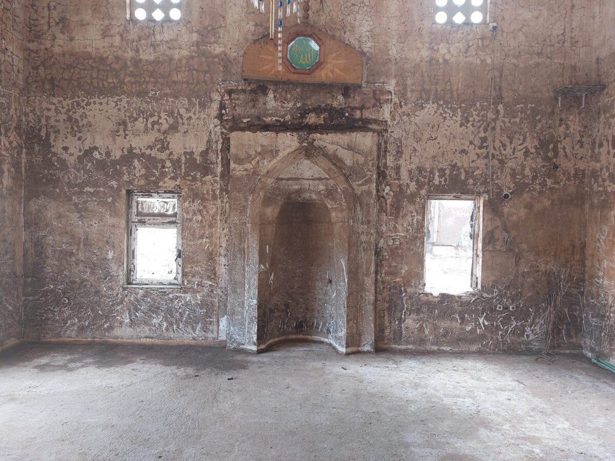 Usljed snažne vodene bujice brojne kuće su uništene a sa njima i džamija koju su proteklih sedmica čistili vrijedni ljudi predvođeni organizacijama.