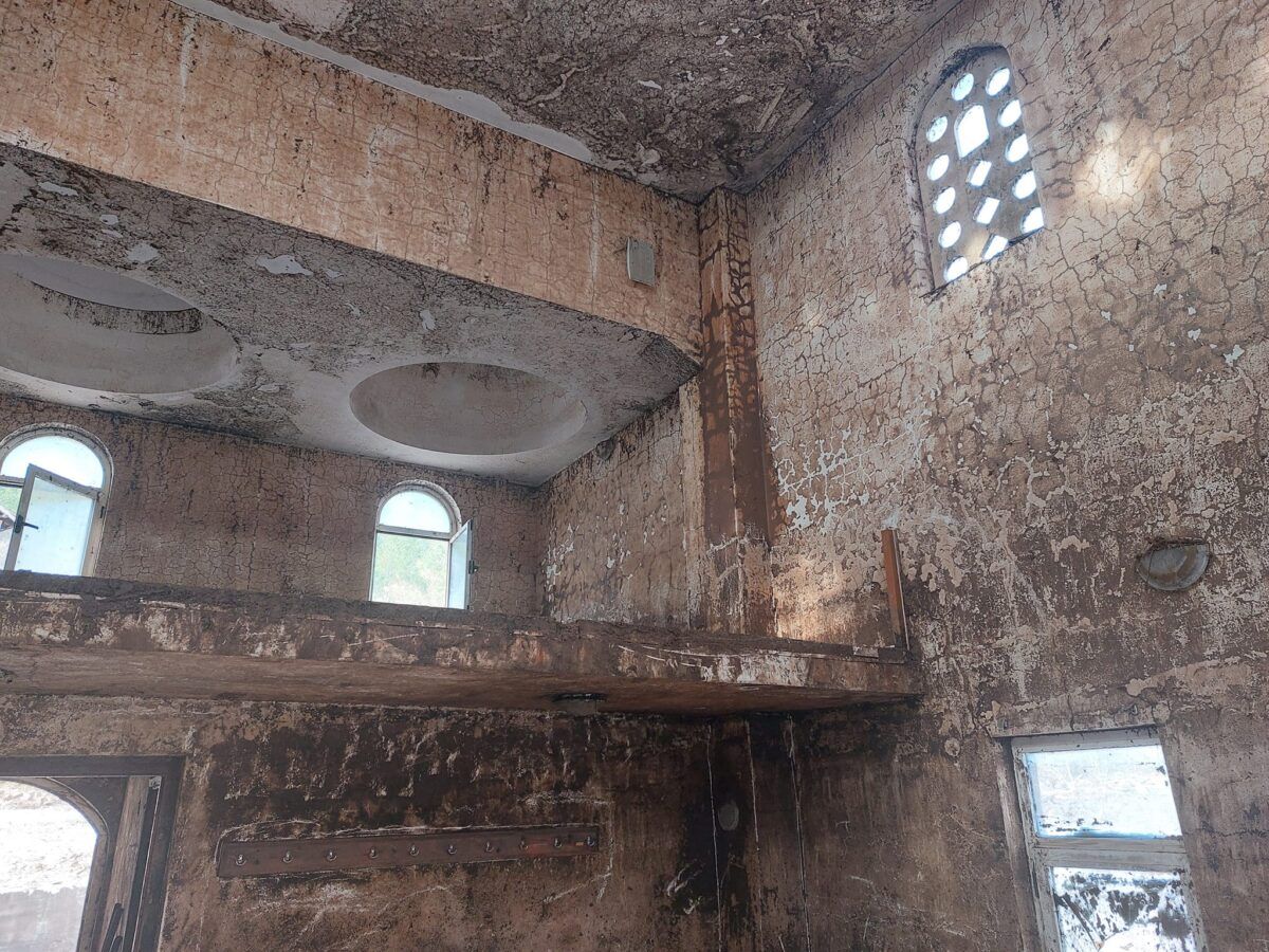 Usljed snažne vodene bujice brojne kuće su uništene a sa njima i džamija koju su proteklih sedmica čistili vrijedni ljudi predvođeni organizacijama.