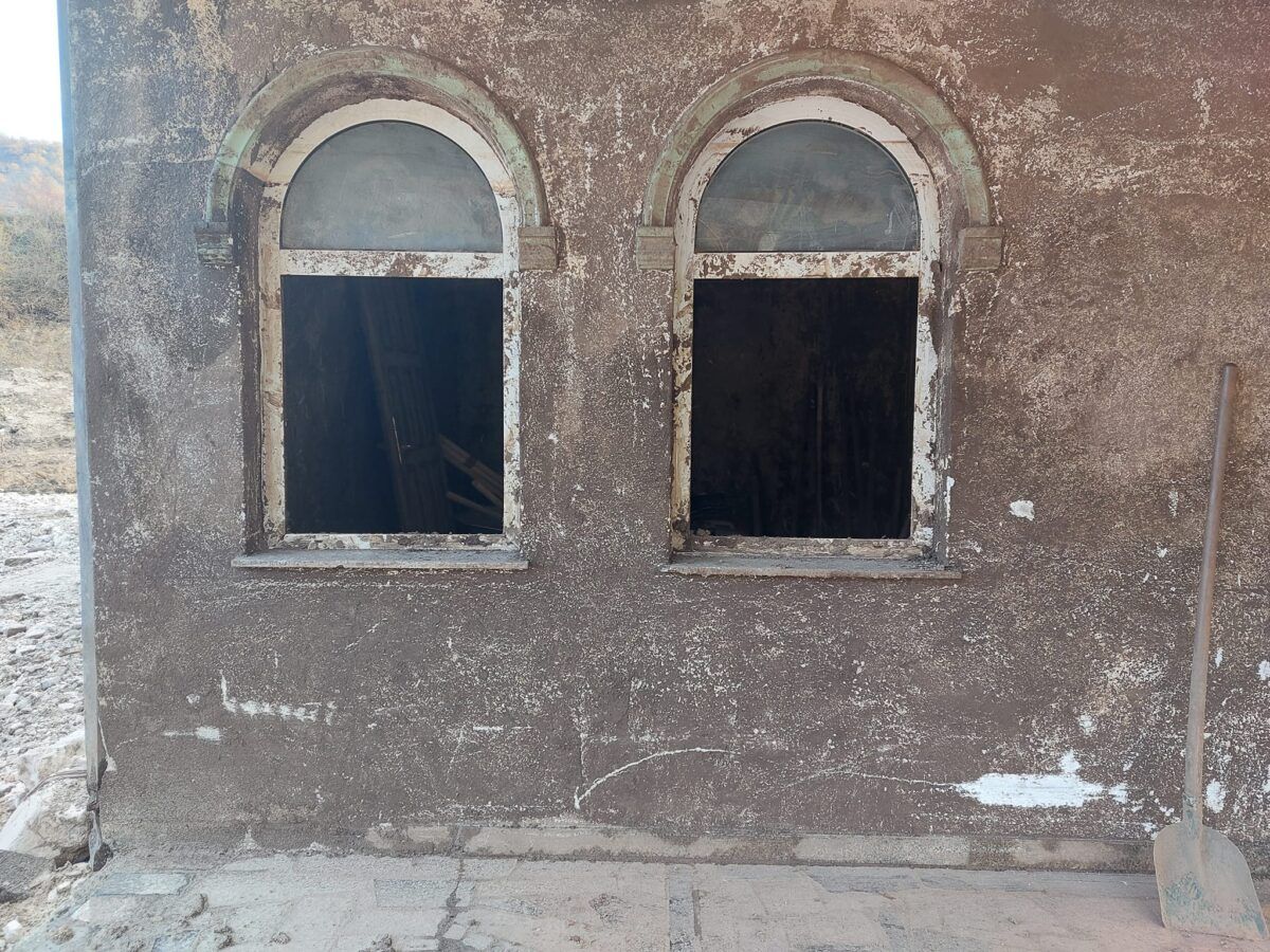 Usljed snažne vodene bujice brojne kuće su uništene a sa njima i džamija koju su proteklih sedmica čistili vrijedni ljudi predvođeni organizacijama.