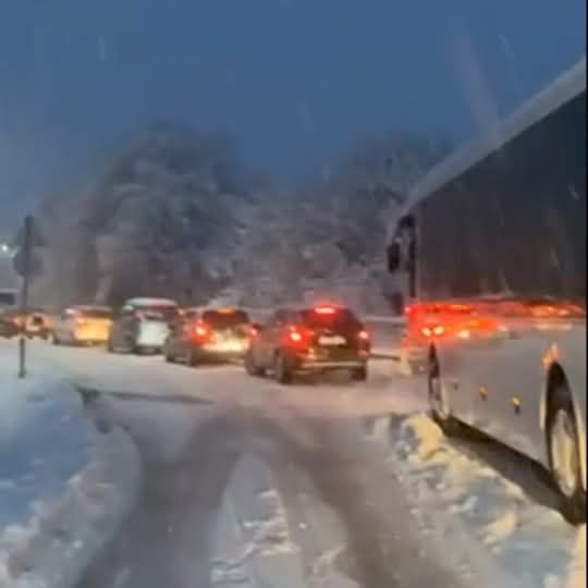 Jedan od vozača kaže da je snježna mećava jaka i da se ne vidi ništa