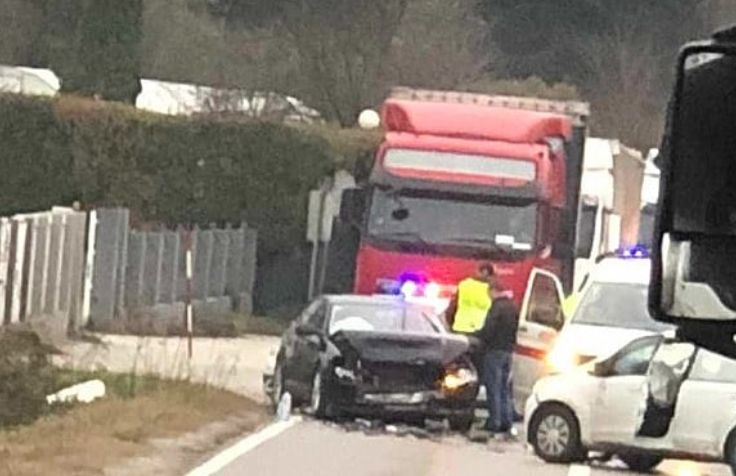 Saobraćaj na putu Vogošća-Semizovac je potpuno obustavljen za teretna vozila zbog saobraćajne nesreće koja se desila na ovom putu.