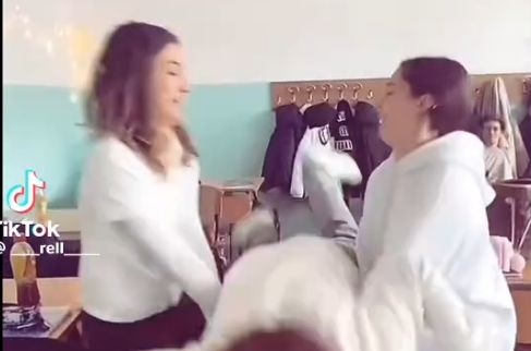 Djeca igraju igre na ivici života: Zašto su TikTok izazovi privlačni i šta mogu uraditi roditelji?