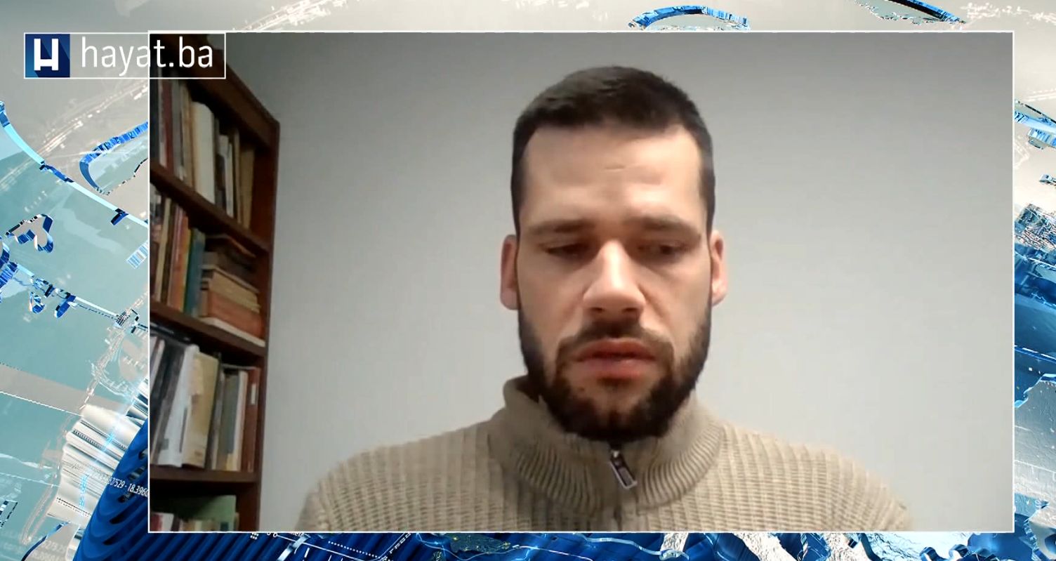 Analitičari iz cijelog svijeta to vide kao rezultat spleta okolnosti: propadanje ekonomije, pad popularnosti Assada, i možda ključno, izostanak podrške od Irana i Rusije