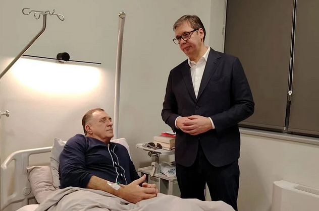Iz Kabineta predsjednika RS-a su saopćili da je Dodik pregledan danas u poslijepodnevnim satima u Beogradu, nakon čega je hospitaliziran