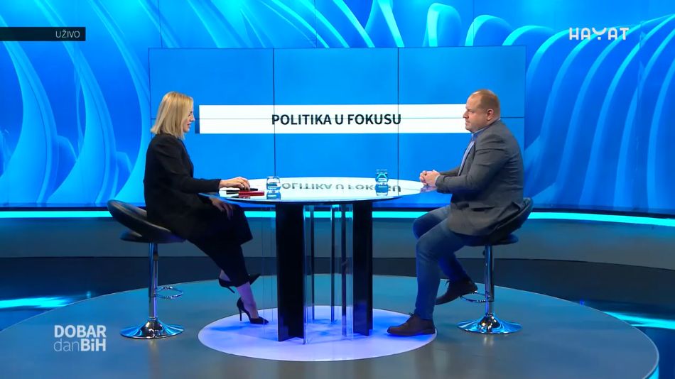 Šabanović govori kako se sve ovo dešava zbog Fadila Novalića jer su svi oni koji sada obnašaju funkcije likovali kada je Novalić poslan u zatvor                            