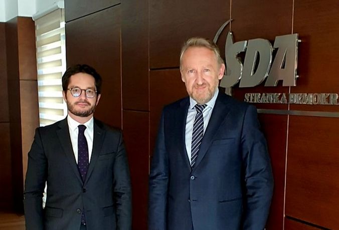 Na sastanku je razgovarano o evropskom putu BiH i reformama koje je neophodno provesti s ciljem otvaranja pristupnih pregovora i daljeg napretka ka članstvu u EU