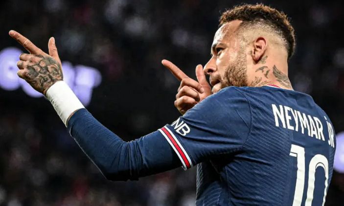 Brazilska zvijezda Neymar drži rekord za najveći transfer u historiji nogometa. 