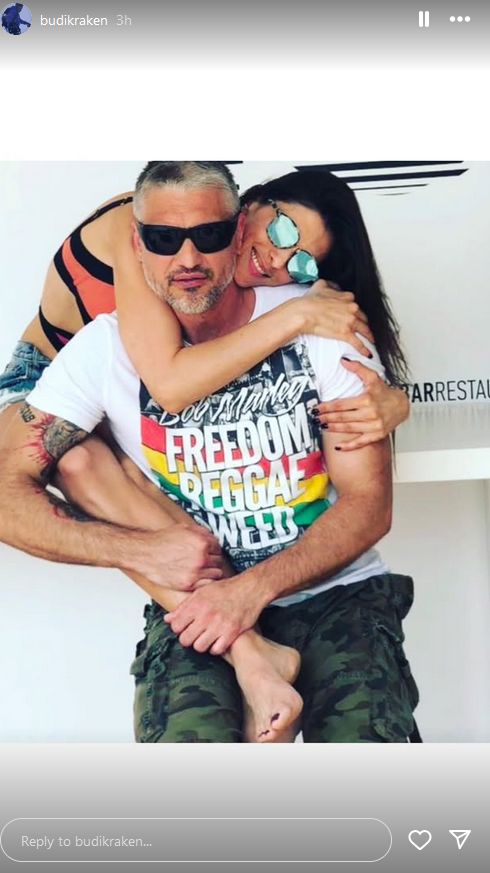 Jovanović je, naime, na stori priči na svom Instagram nalogu objavio zajedničku sliku sa suprugom Jelenom.