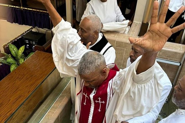 Ceremonija je održana nekoliko sedmica nakon što je Washington rekao za magazin Esquire da biti religiozan u Hollywoodu nije moderno