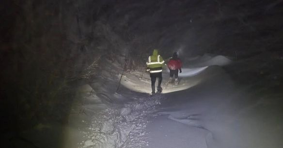 Snijeg paralisao dijelove USK: Vozači zimske službe ostali zameteni u snijegu, spasio ih GSS