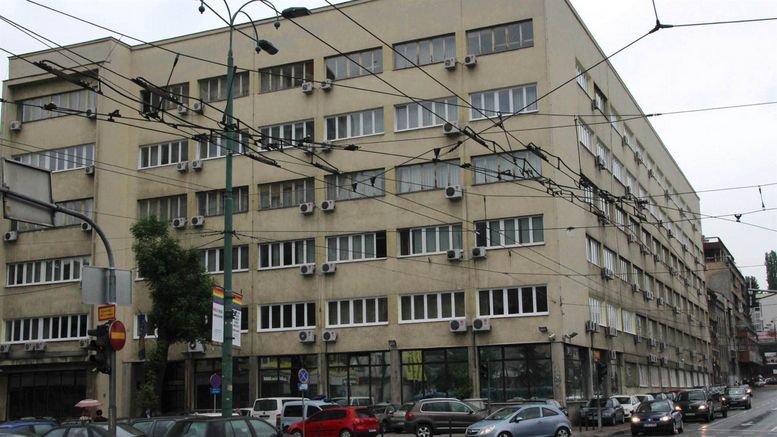 Kažu i da je ista situacija ponovljena kada je održano novo suđenje, nakon što je prvobitna presuda ukinuta
