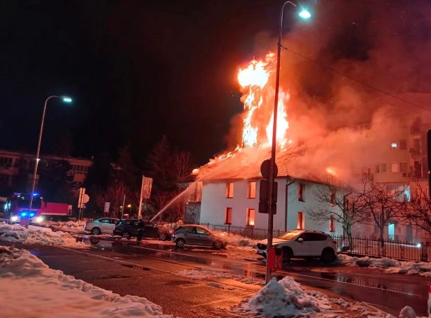 Izgrađena je u prvoj polovini 19. stoljeća sredstvima Hadži Paše Mujkanovića, prognanika iz Šapca