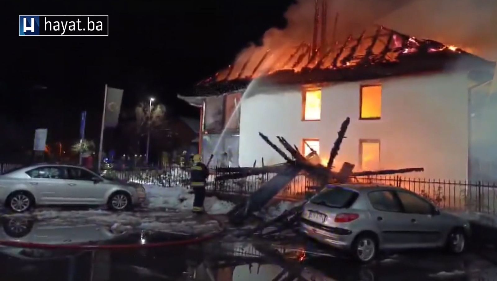 Oko Hadži Pašine džamije su dvije zgrade, hvala Bogu da nije bilo druge štete, da se požar nije proširio na susjedne objekte, rekao Gobeljić