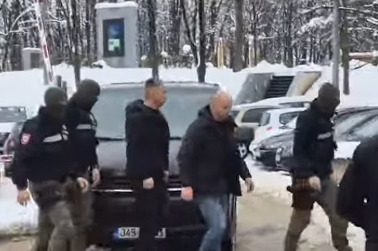 Predmet se tiče njegove bivše funkcije direktora "Puteva RS", gdje se sumnja da je pogodovao svom stranačkom kolegi Mladenu Lučiću