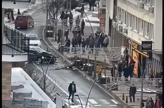 Detalji nesreće u Cazinu: Vozač preminuo za volanom, nakon toga uslijedio lančani sudar