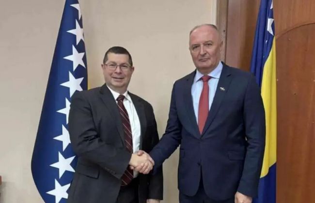Sagovornici su usaglasili da će saradnja Bosne i Hercegovine i SAD u oblasti odbrane biti još više intenzivirana