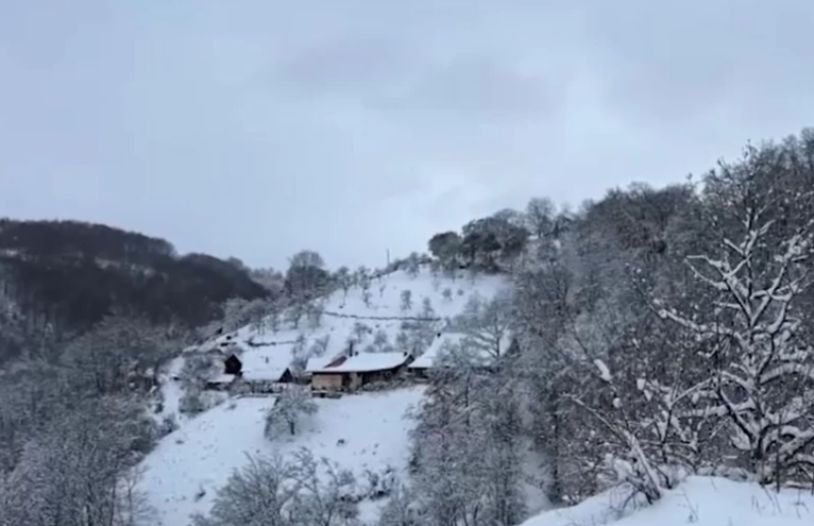 Ističe da je odgajio sedmoro djece i šestoro unučadi i da su svi “zdravi, pravi, srećni”, ali da je u njegovo vrijeme bilo još više zadovoljstva