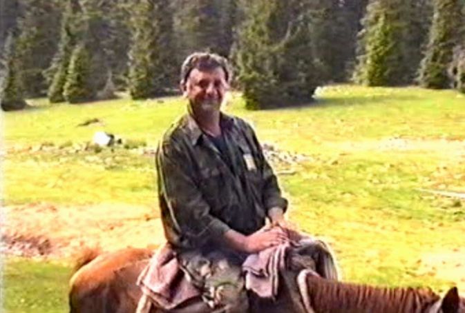 Pristupanjem u Teritorijalnu odbranu BiH odmah se aktivno angažuje na ustrojavanju njenih jedinica