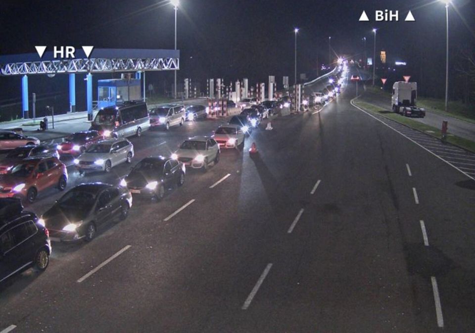 Iz BIHAMK-a upozoravaju na učestale odrone zemlje i kamenja na kolovoz na dionicama koje prolaze kroz usjeke