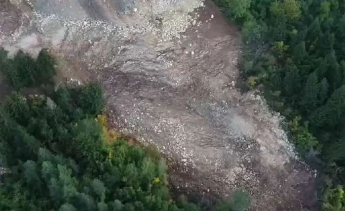 Na području Curine njive formirane pukotine uslijed naprezanja i pomjeranja tla