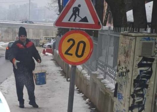 Već desetak dana staza je bila prekrivena ledom, što je predstavljalo opasnost za djecu i građane, naveo je Beganović