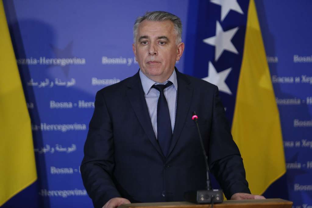 Nisu kompetentni da vode procese koje će BiH dovesti do otvaranja pregovora, odnosno da ispune još nekoliko zahtjeva Evropske komisije, kazao je Špago