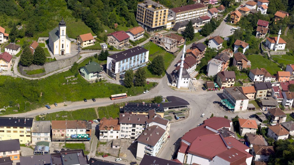 Apeluju na visokog predstavnika u Bosni i Hercegovini, da preduzme odgovarajuće mjere i sankcioniše sve odgovorne