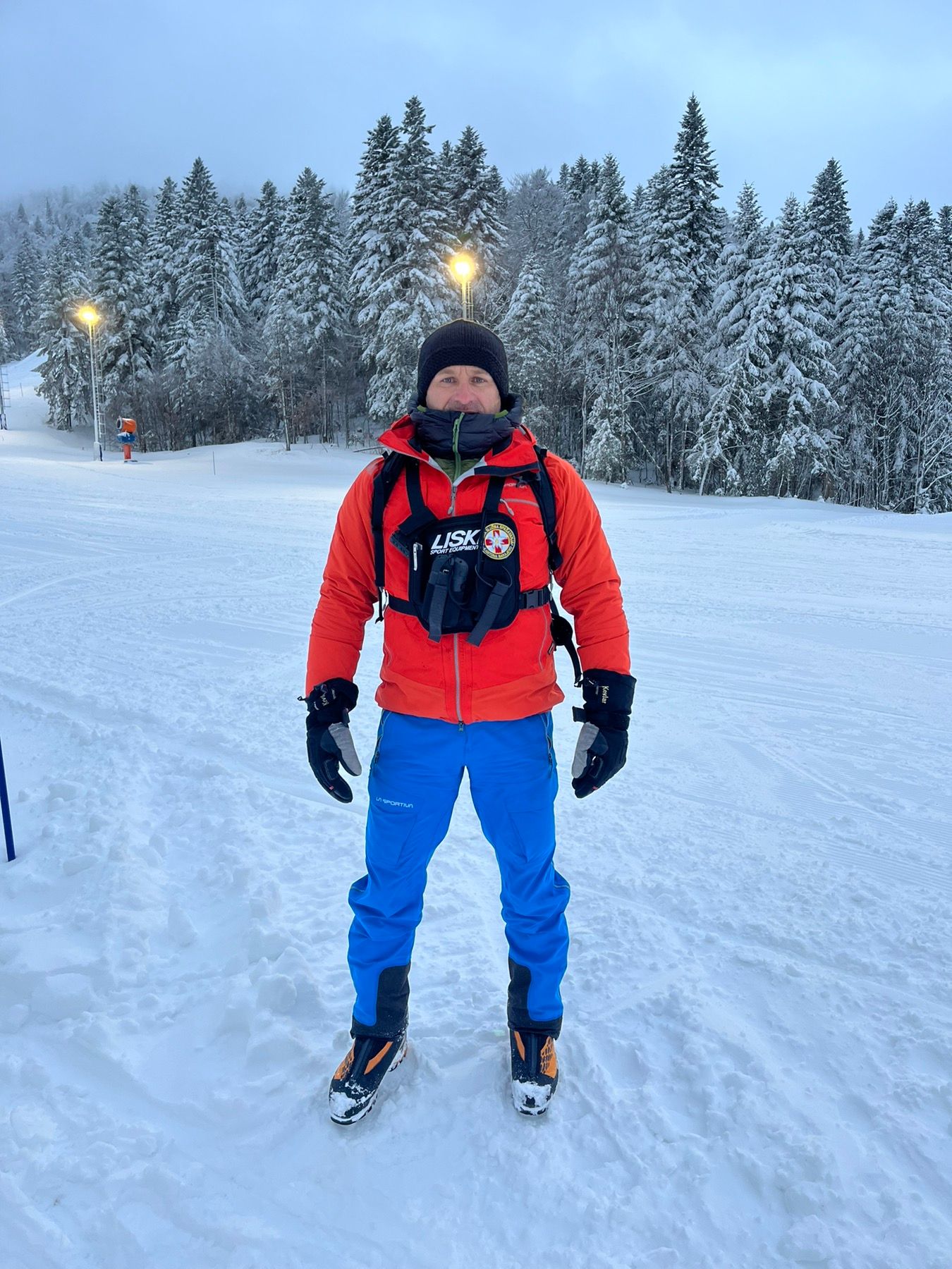 Potraga je od jutros nastavljena i na terenu je bilo prisutno više od 50 pripadnika GSS-a, Federalne uprave civilne zaštite i MUP KS, a u potrazi pomažu i dronovima.