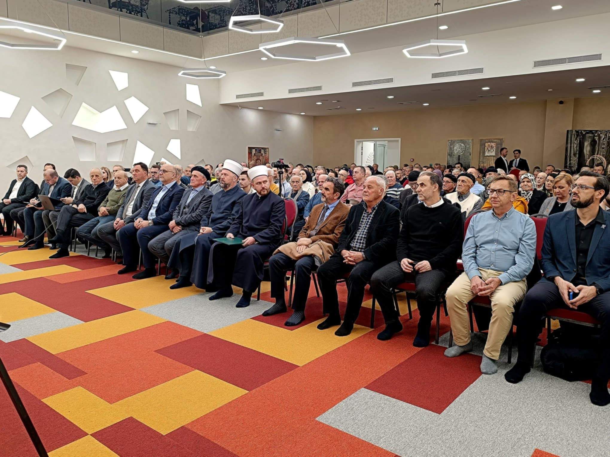 Priznanje 'Plaketa Muderris Muhamed Seid-ef. Serdarević' dodijeljeno profesoru Mustafi Spahiću