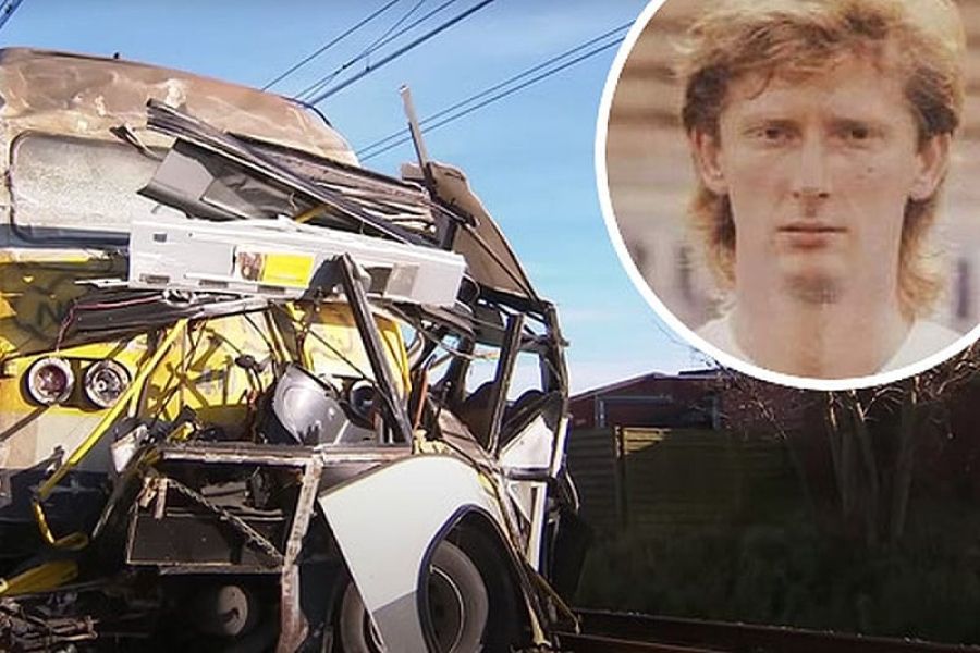 Uspio je Tipurić na vrijeme izvesti svako dijete iz autobusa, u koji je ubrzo udario voz, a tragedija je izbjegnuta jer je sve ostalo samo na materijalnoj šteti.