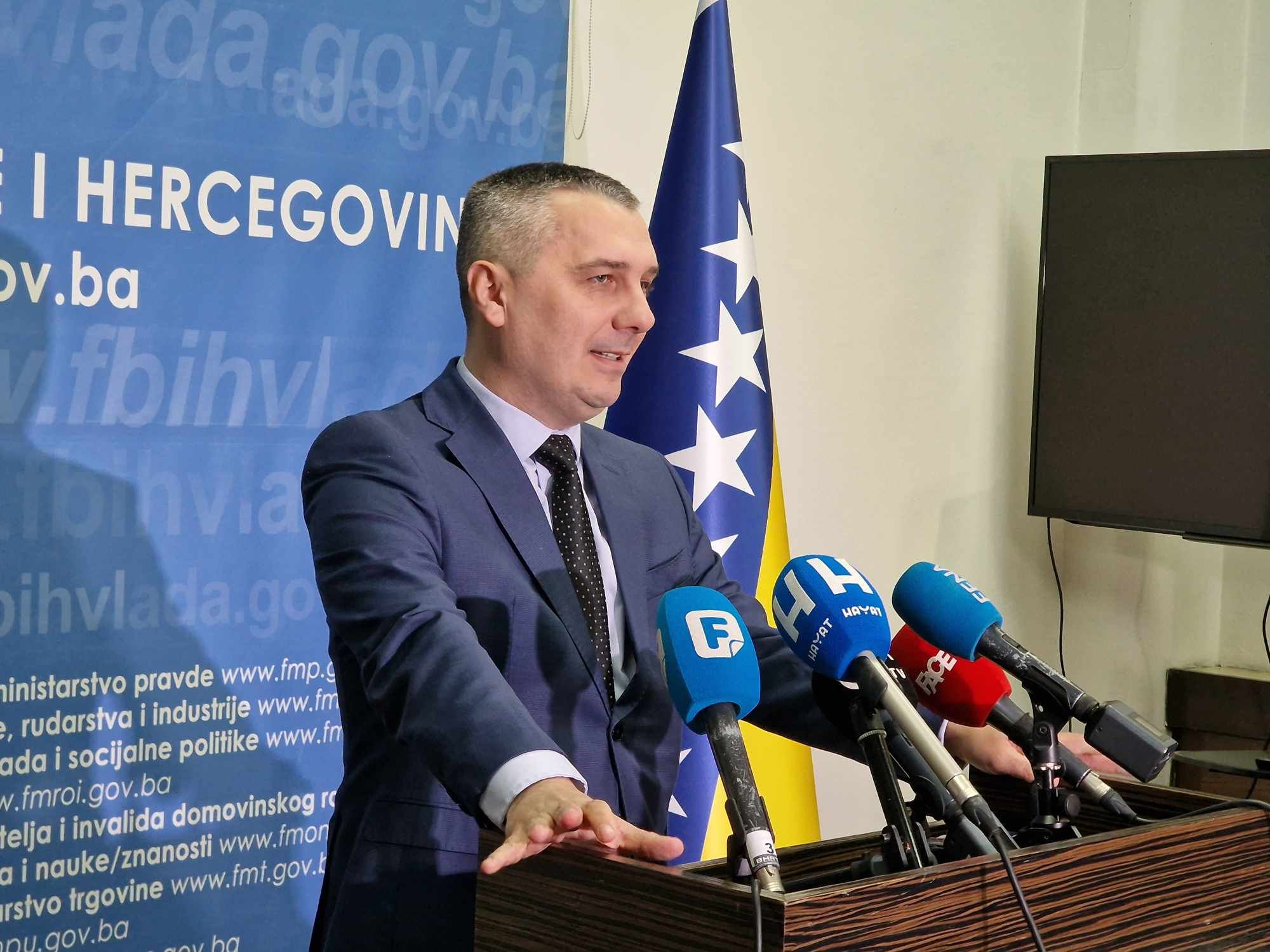 Njeno skrnavljenje nikada neće narušiti opredijeljenost građana Brčkog i cijele BiH ka miru, poručio je