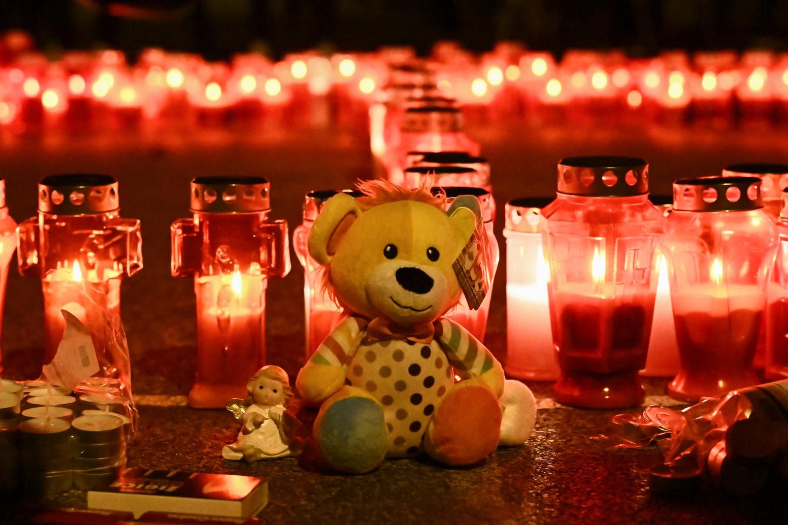 Napadač je u bolnici i čuva ga policija, a istražitelji će s njim razgovarati kada se oporavi