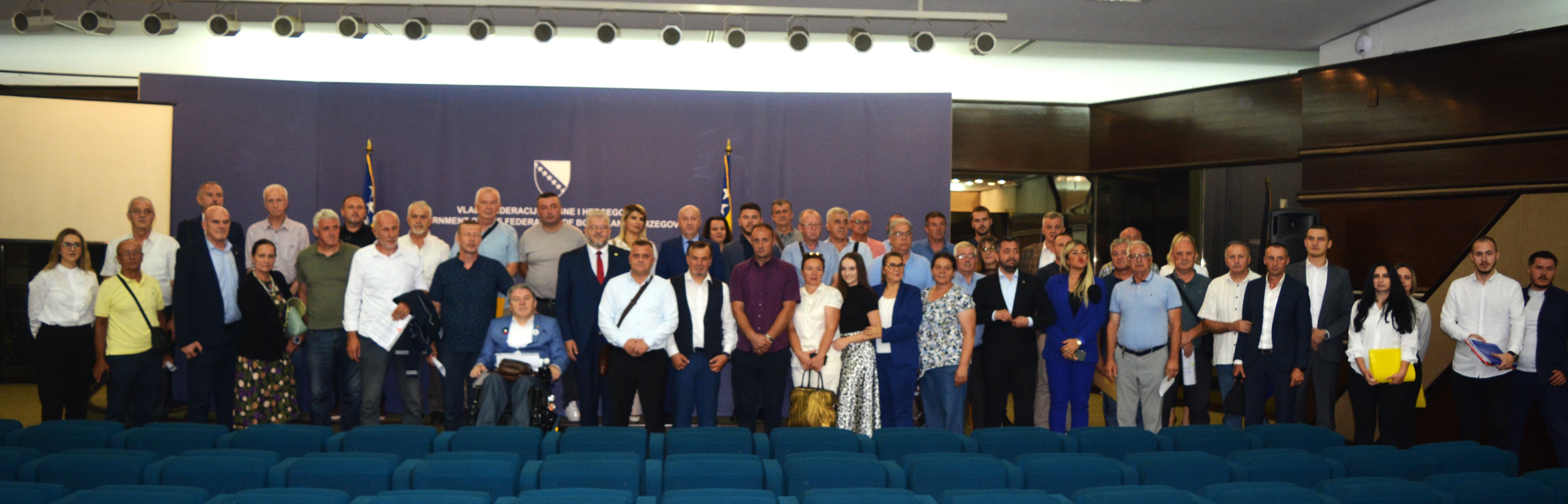 Dislokacija ovog spomen obilježja nužna je zbog projekta izgradnje raskrsnice sa kružnim tokom na lokalitetu Kobilje Glave