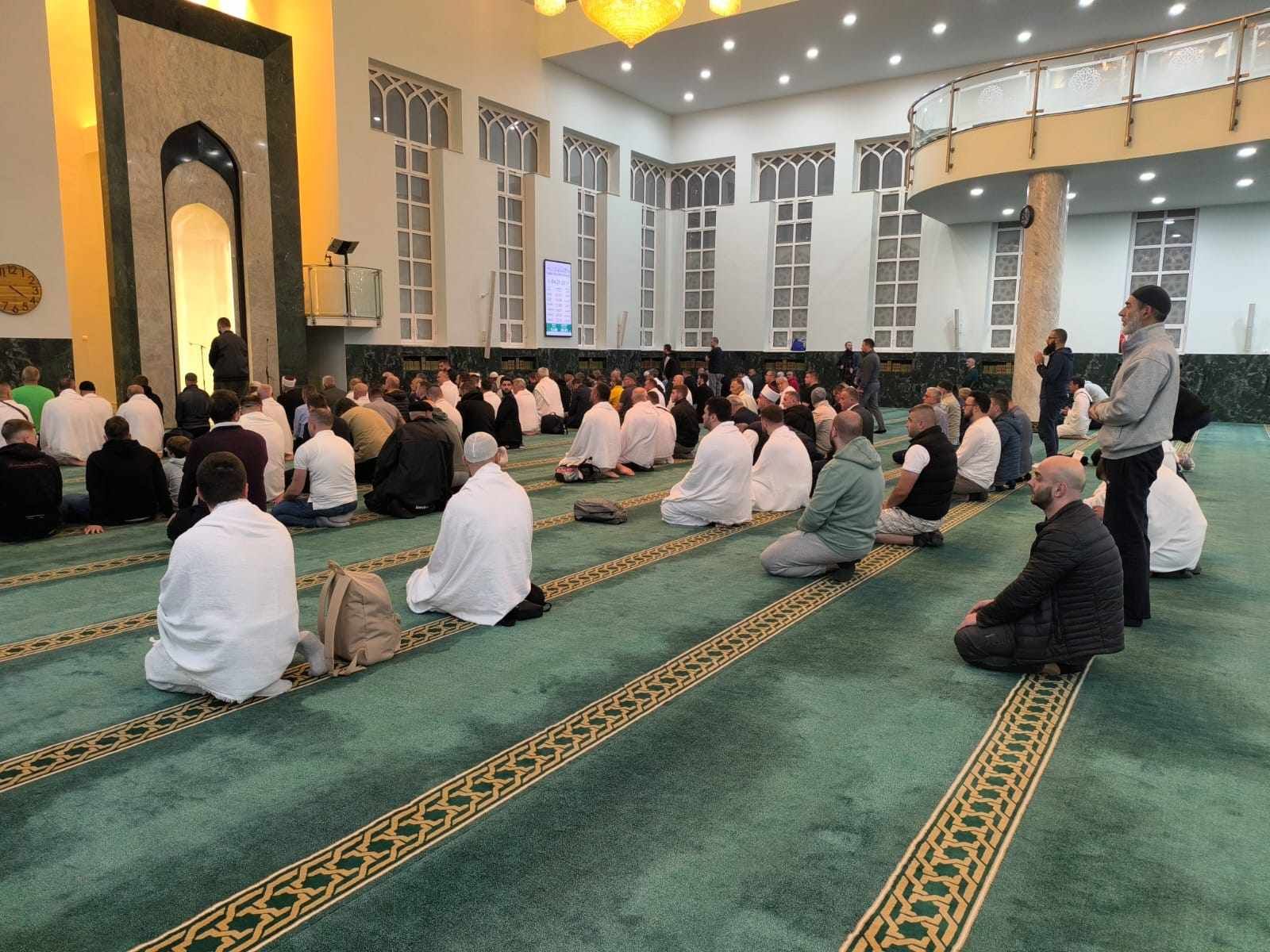 U svom obraćanju vjernicima reisul-ulema je podsjetio na vrijednost obavljanja hadža i dužnosti vjernika.
