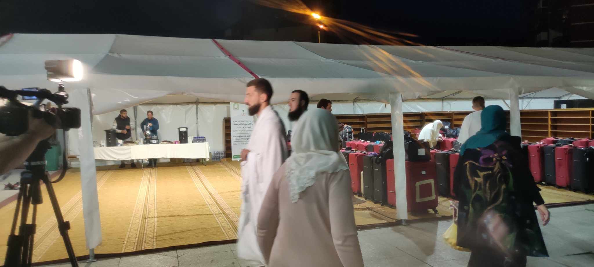 U svom obraćanju vjernicima reisul-ulema je podsjetio na vrijednost obavljanja hadža i dužnosti vjernika.
