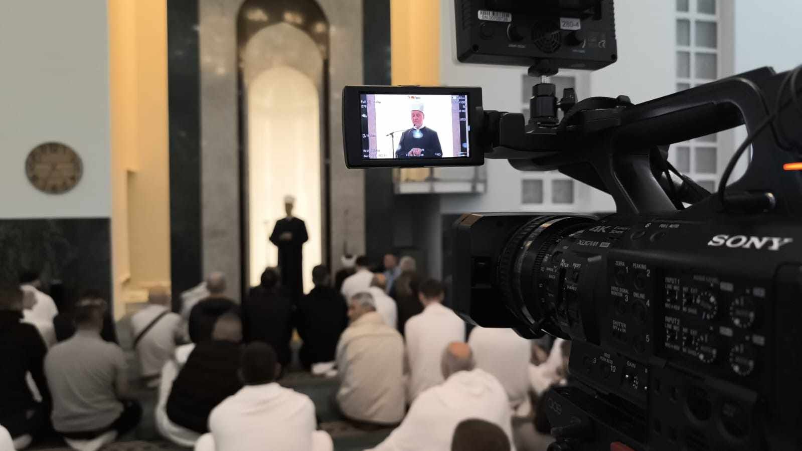 U svom obraćanju vjernicima reisul-ulema je podsjetio na vrijednost obavljanja hadža i dužnosti vjernika.
