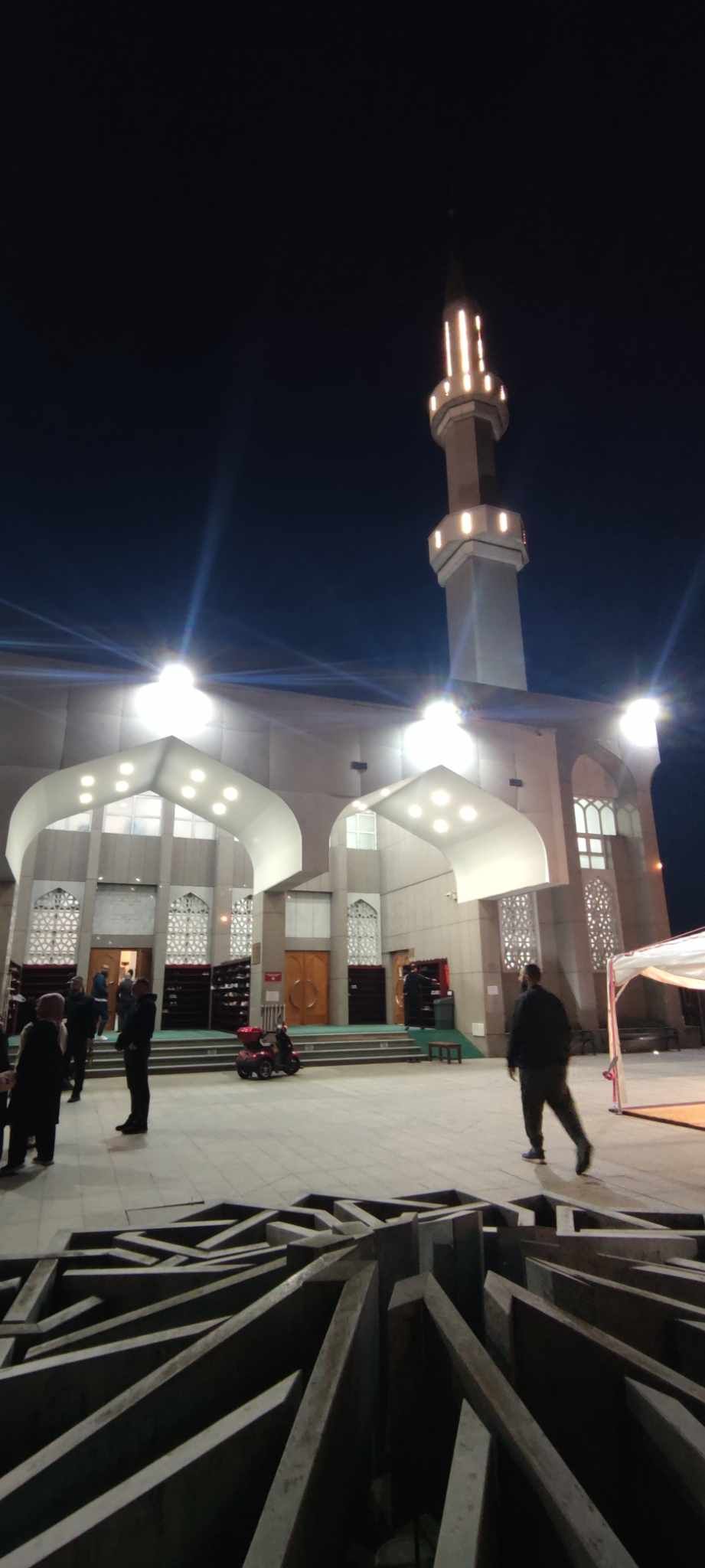 U svom obraćanju vjernicima reisul-ulema je podsjetio na vrijednost obavljanja hadža i dužnosti vjernika.
