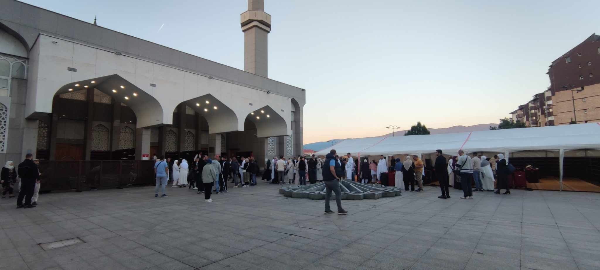 U svom obraćanju vjernicima reisul-ulema je podsjetio na vrijednost obavljanja hadža i dužnosti vjernika.
