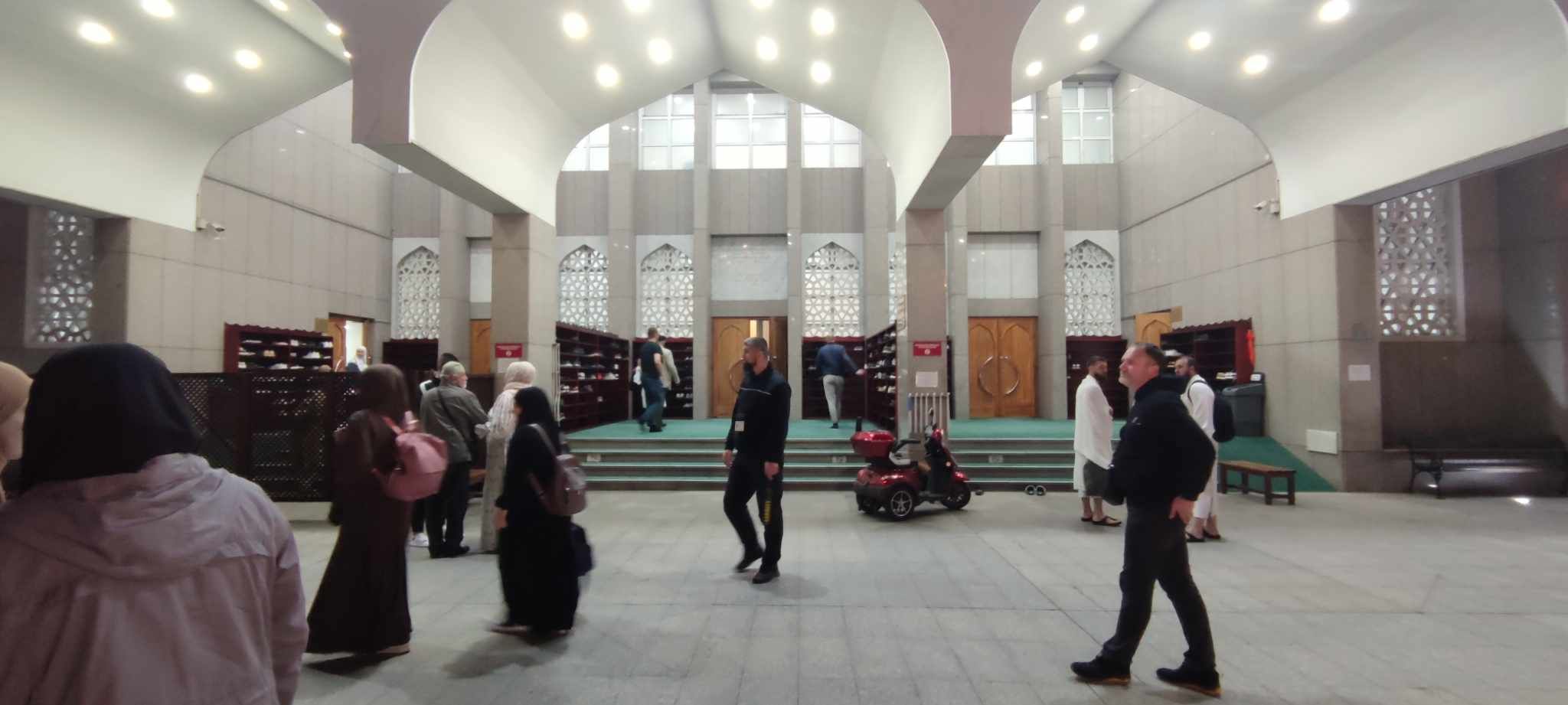 U svom obraćanju vjernicima reisul-ulema je podsjetio na vrijednost obavljanja hadža i dužnosti vjernika.
