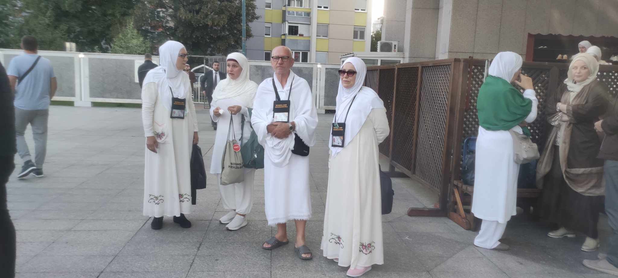 Većina hadžija je bilo koji idu po prvi put, ali bilo je i onih kojima je drugi put.