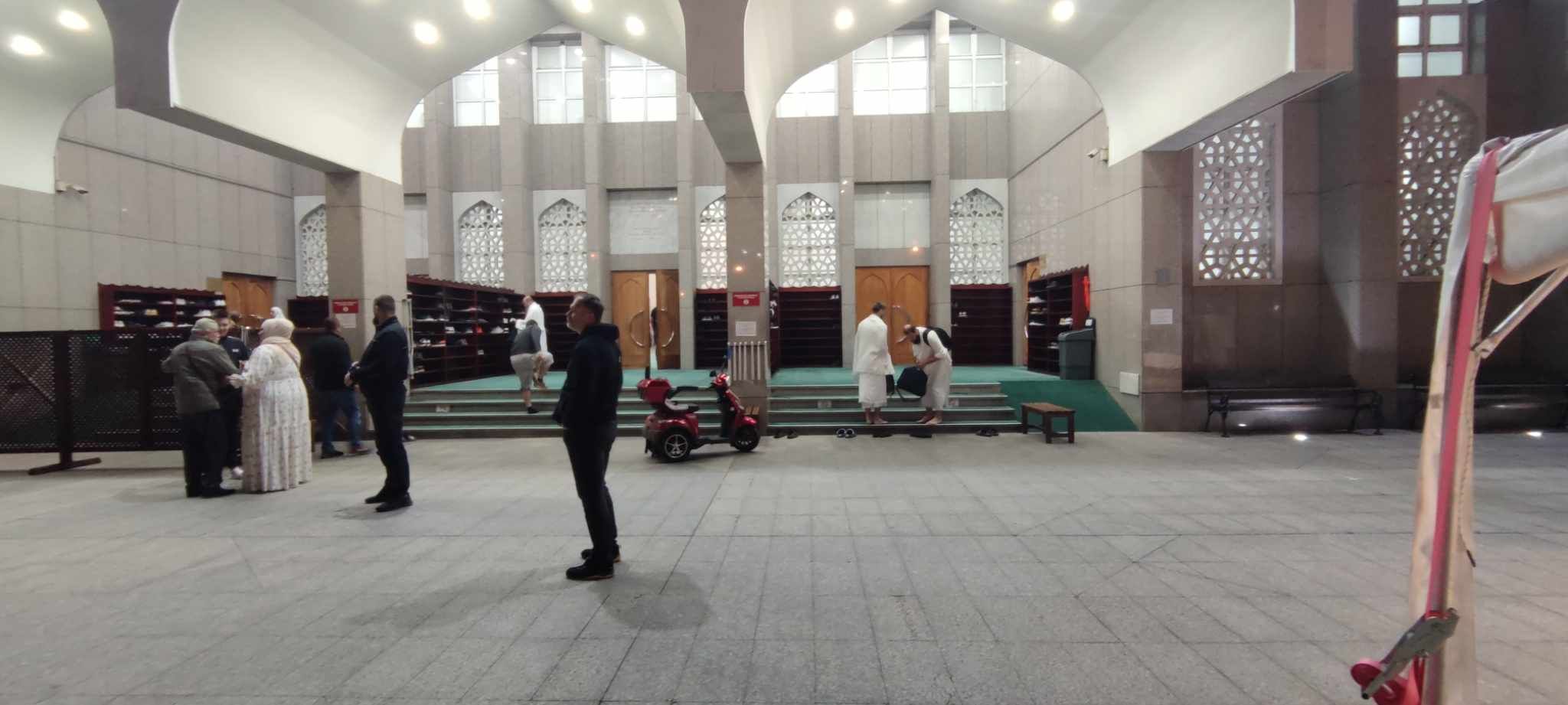 U svom obraćanju vjernicima reisul-ulema je podsjetio na vrijednost obavljanja hadža i dužnosti vjernika.
