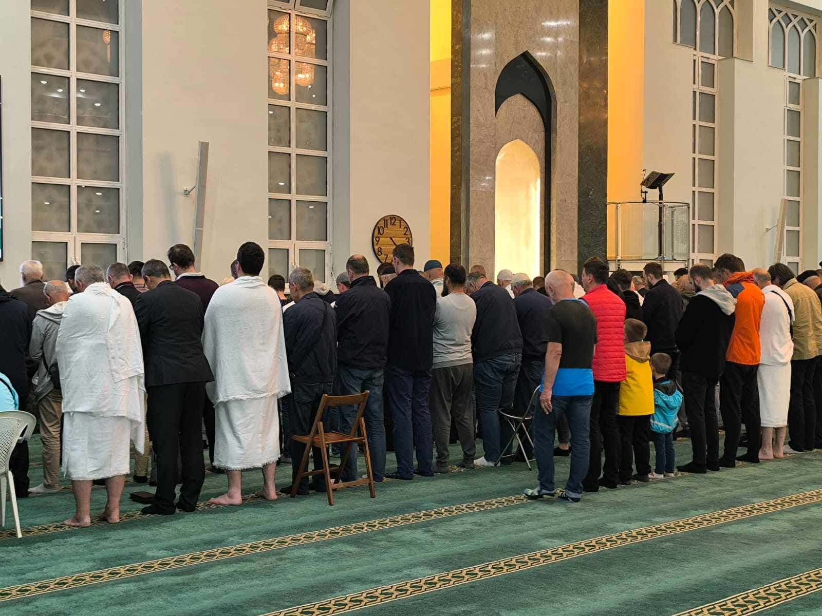 U svom obraćanju vjernicima reisul-ulema je podsjetio na vrijednost obavljanja hadža i dužnosti vjernika.
