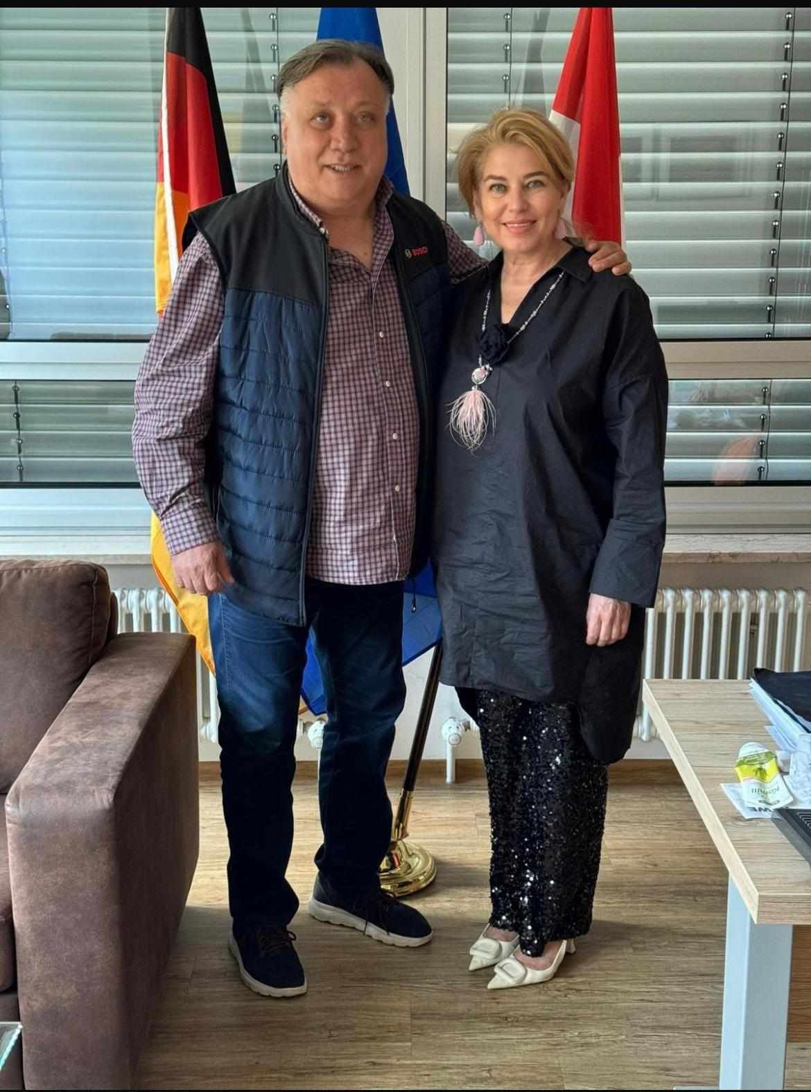 Halid Bešlić u posjeti Generalnom konzulatu BiH u Frankfurtu: Podijelio je svoja iskustva