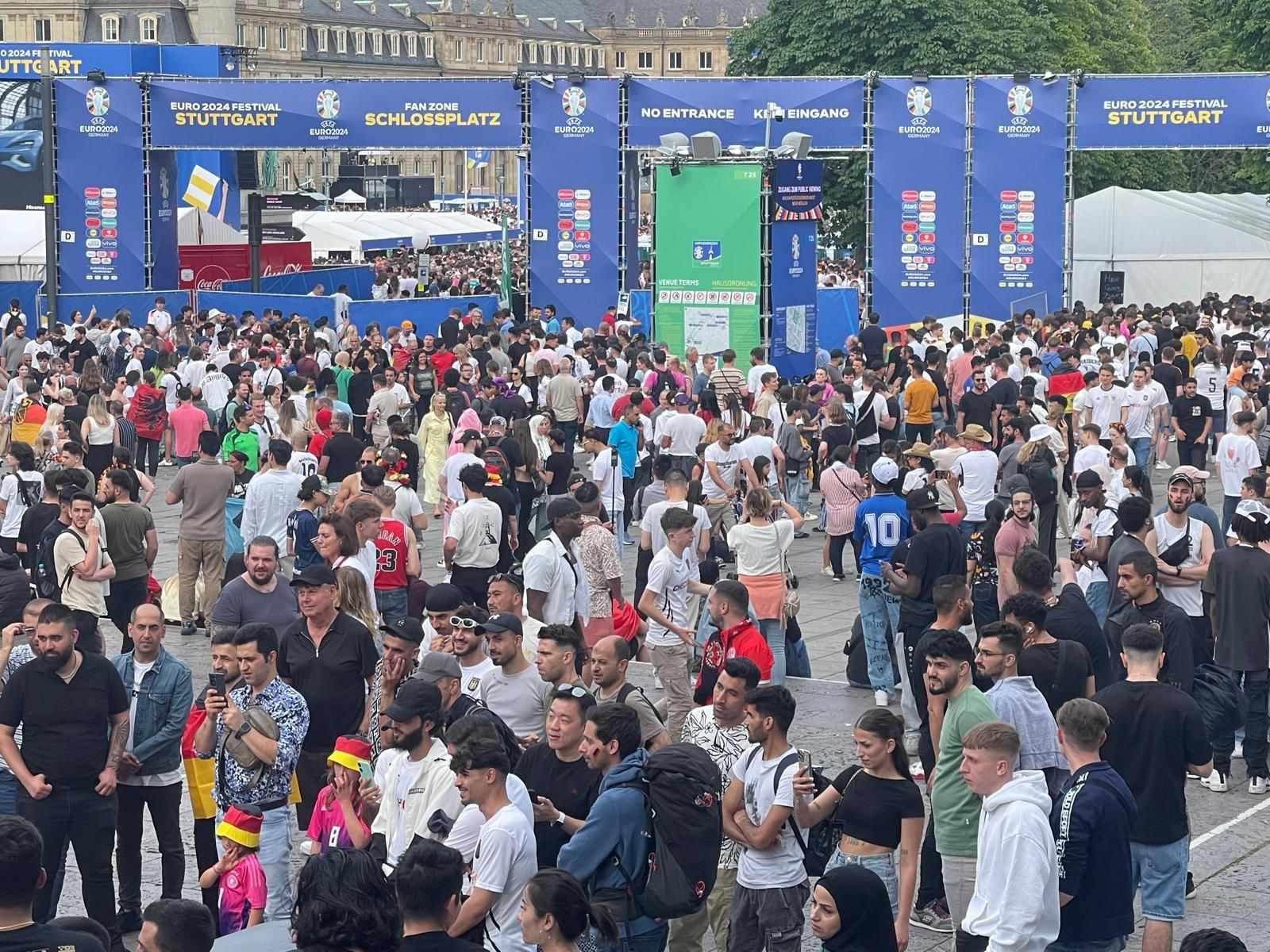 Muhamed iz Cazina dobio dres od selektora Njemačke reprezentacije: Euforija u Stuttgartu