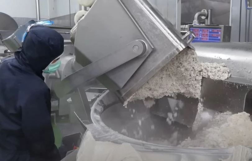 Kada saznamo kako se prave pileći nuggetsi ili hrenovke, možemo se dvaput zamisliti prije nego što ih ponovno pojedemo